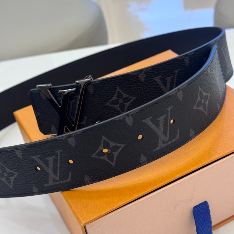 LV Initiales M9043U 老花黑銀Logo雙面皮帶-2