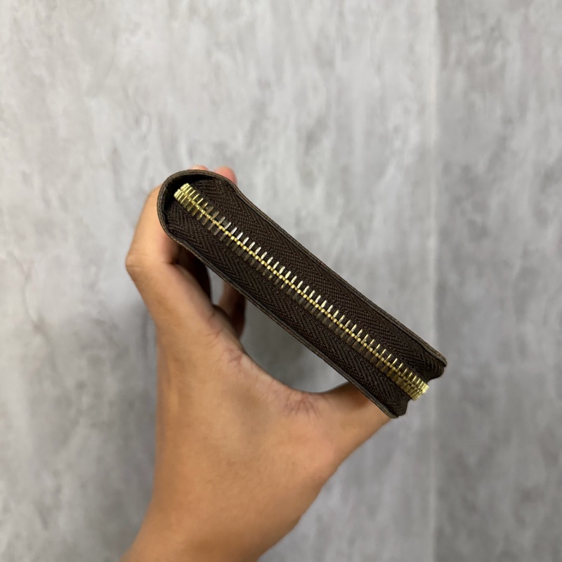 Lv 經典棋盤格對開拉鍊長夾-4