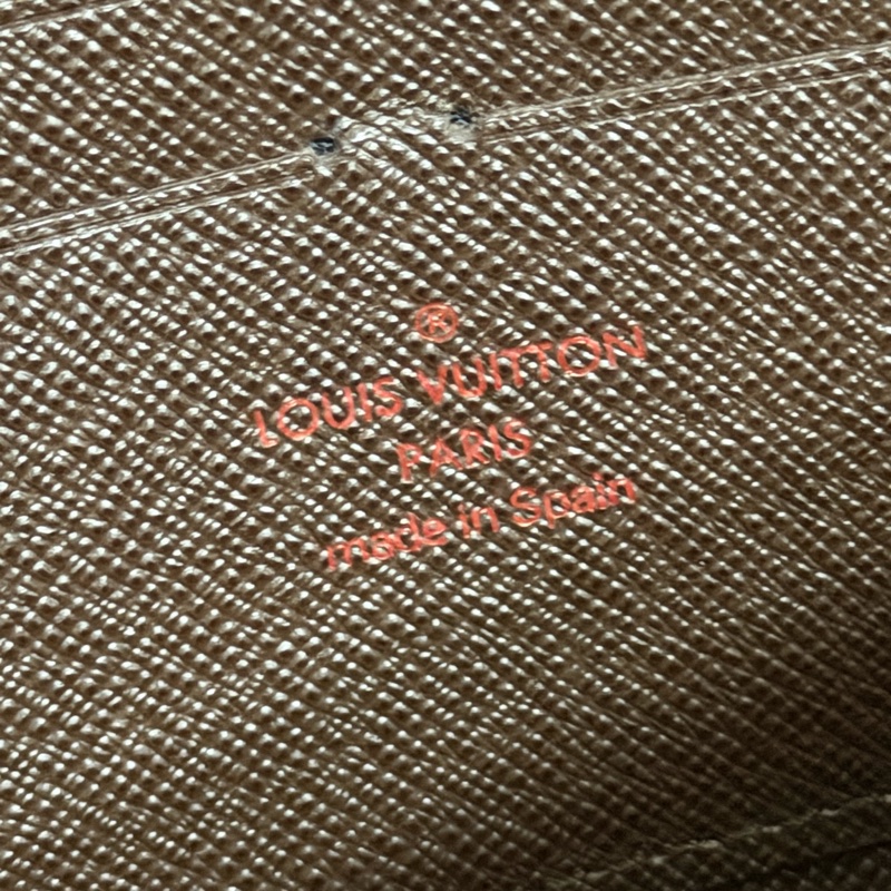 Lv 經典棋盤格對開拉鍊長夾-6