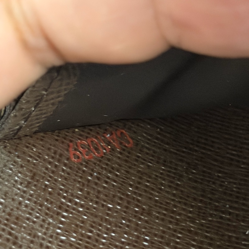 Lv 經典棋盤格對開拉鍊長夾-7