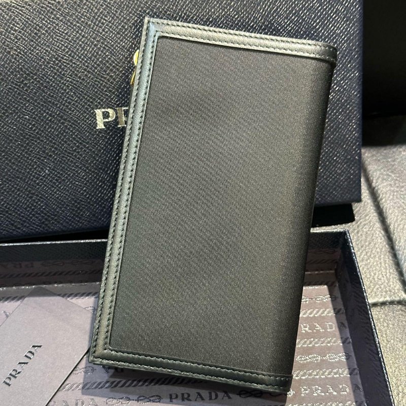 💎Han's house精品服飾💎 PRADA 三角鐵牌 尼龍 牛皮 零錢袋-4