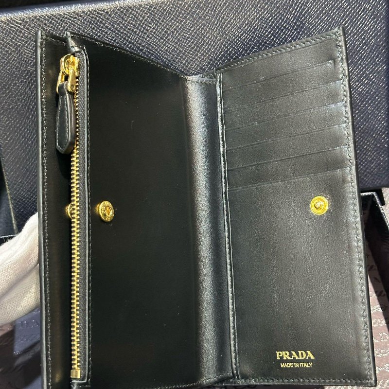 💎Han's house精品服飾💎 PRADA 三角鐵牌 尼龍 牛皮 零錢袋-8