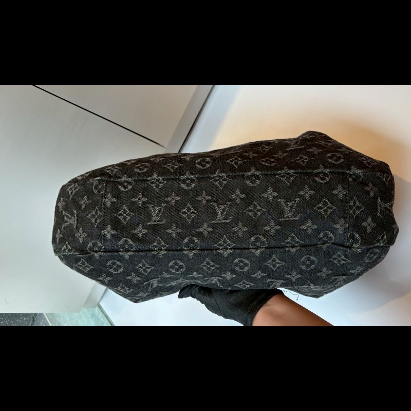 LV 單把黑丹寧布hobo包-8