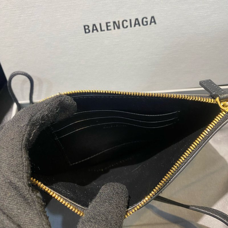 💎Han's house精品服飾💎Balenciaga 巴黎世家 小牛皮 卡包 手機包 卡夾 原價18800-1