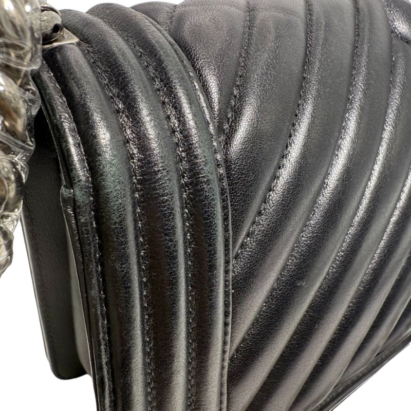 【2403】香奈兒Chanel Le Boy 中號  黑色 22 系列小牛皮斜挎包-4