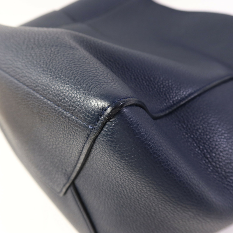 CELINE 牛皮皮革Sangle Bucket Bag Large金扣肩背袋-11