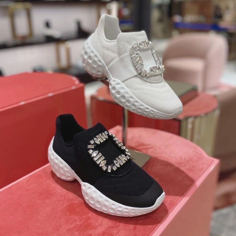 🎉新品好折扣✨Roger Vivier 女款 Viv Run Moonlight 鑽釦織物運動鞋 黑色/增高7.5公分 EU 35/35.5/36/36.5/37/37.5/38 ( 購買請告知所需尺寸)-1