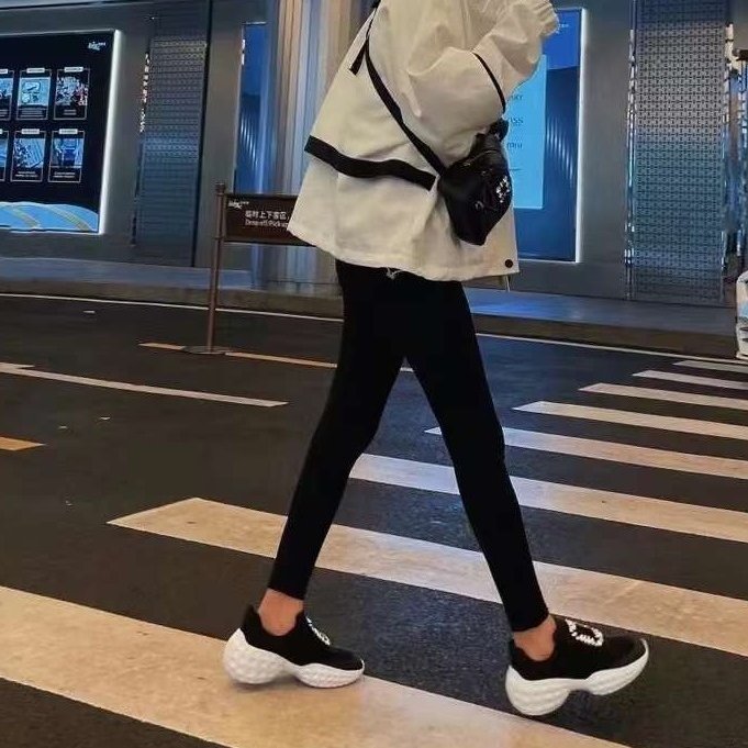 🎉新品好折扣✨Roger Vivier 女款 Viv Run Moonlight 鑽釦織物運動鞋 黑色/增高7.5公分 EU 35/35.5/36/36.5/37/37.5/38 ( 購買請告知所需尺寸)-4