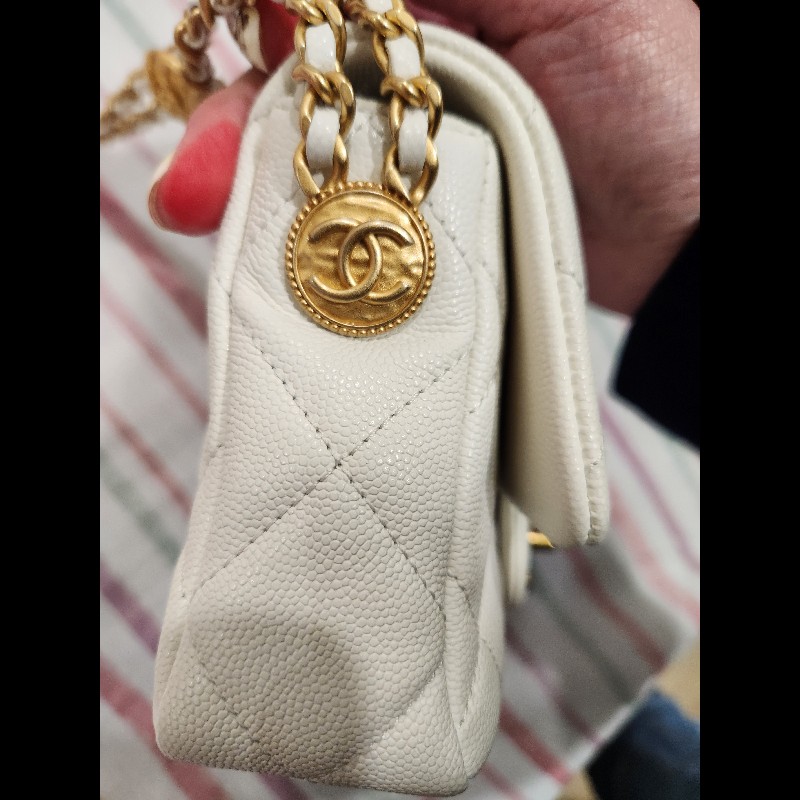 極新】CHANEL 22C系列 白雪公主奶白色+金色五金 方胖子包-10