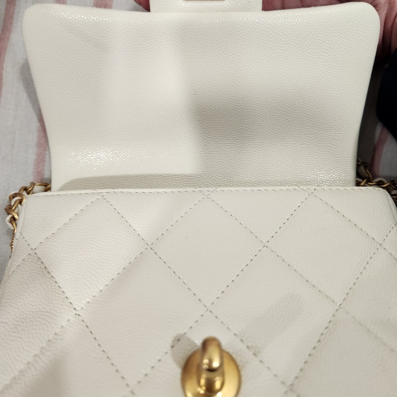 極新】CHANEL 22C系列 白雪公主奶白色+金色五金 方胖子包-11