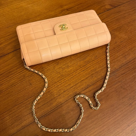 Chanel膚橘色方塊橫式肩背包