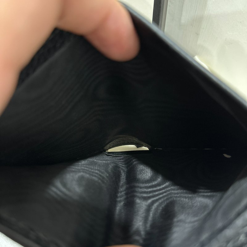 Gucci 荔枝牛皮金扣黑色短夾-5