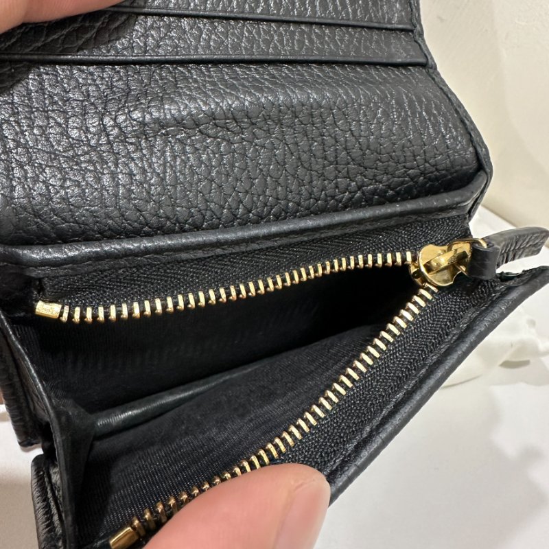 Gucci 荔枝牛皮金扣黑色短夾-6