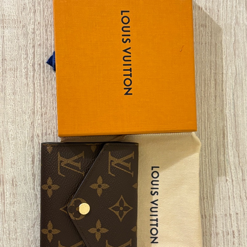 LV Victorine Wallet 信封皮夾 粉色內裡-4