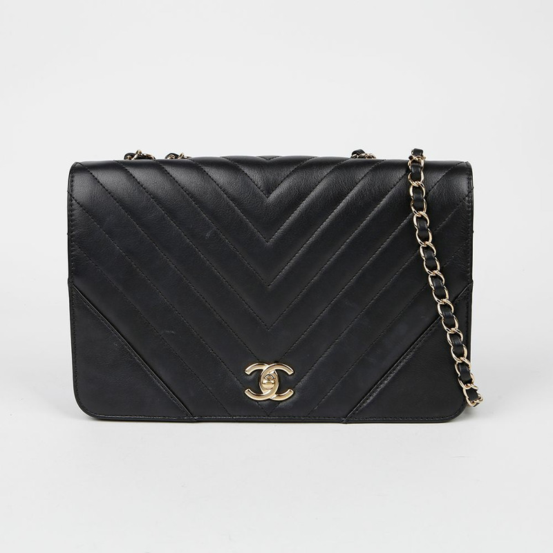 CHANEL 中型 V 型翻蓋肩斜背包 A91588-1