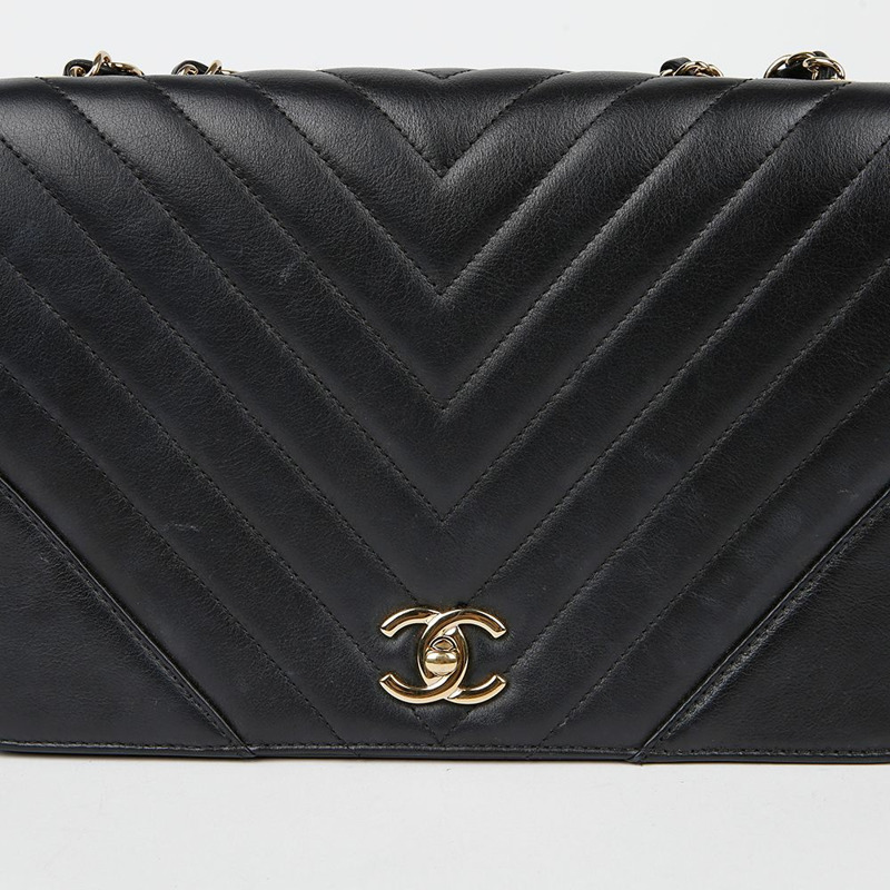 CHANEL 中型 V 型翻蓋肩斜背包 A91588-2