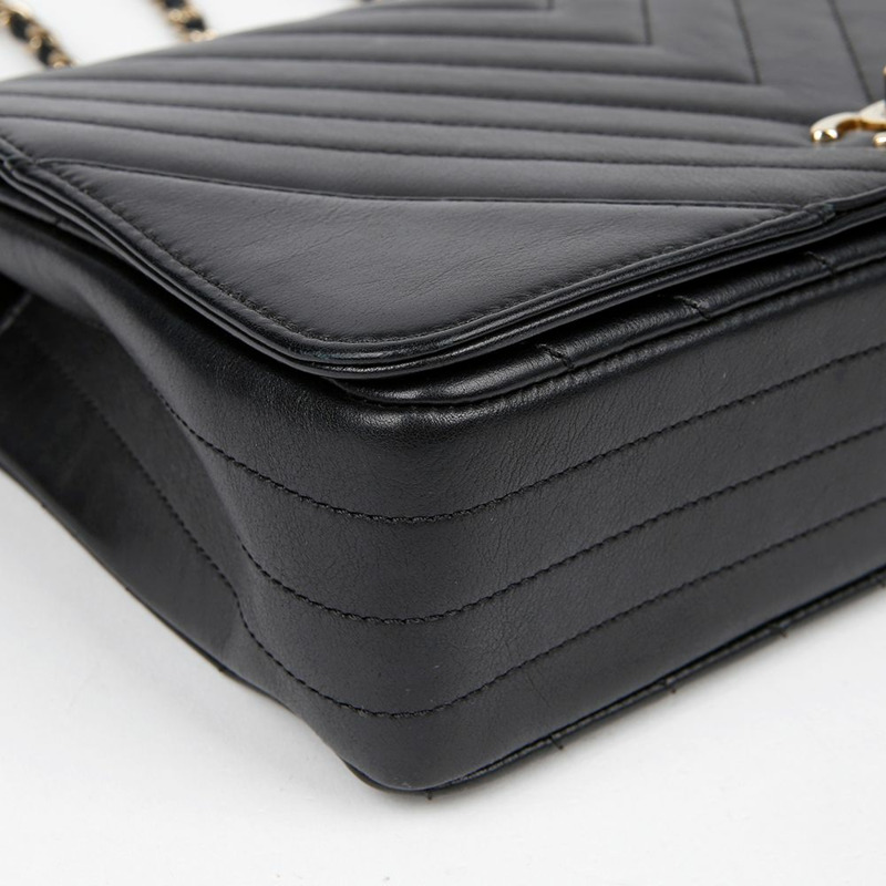 CHANEL 中型 V 型翻蓋肩斜背包 A91588-7