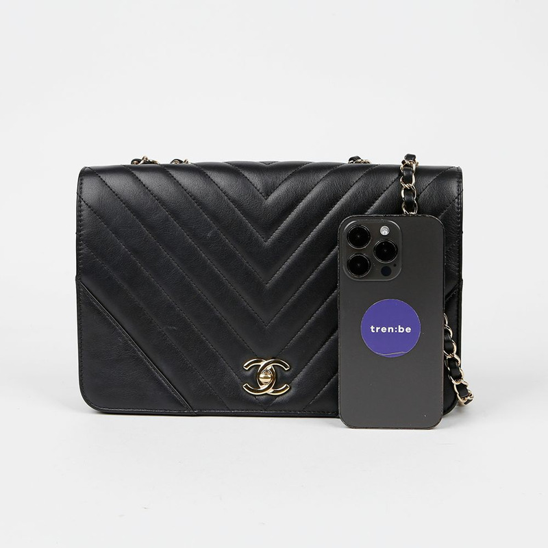 CHANEL 中型 V 型翻蓋肩斜背包 A91588-8