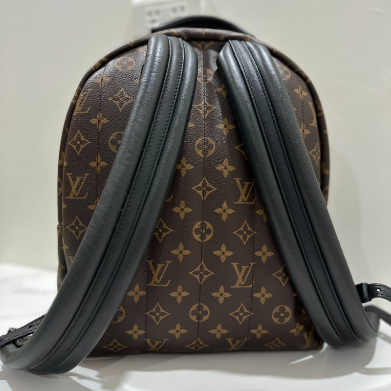 LV 經典咖色老花金扣MM後背包-1