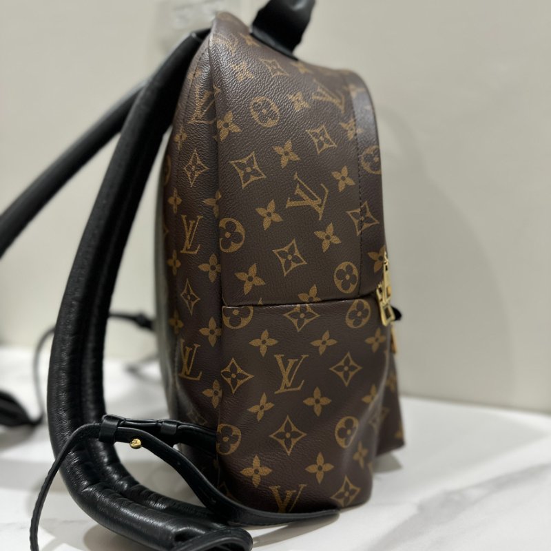 LV 經典咖色老花金扣MM後背包-2