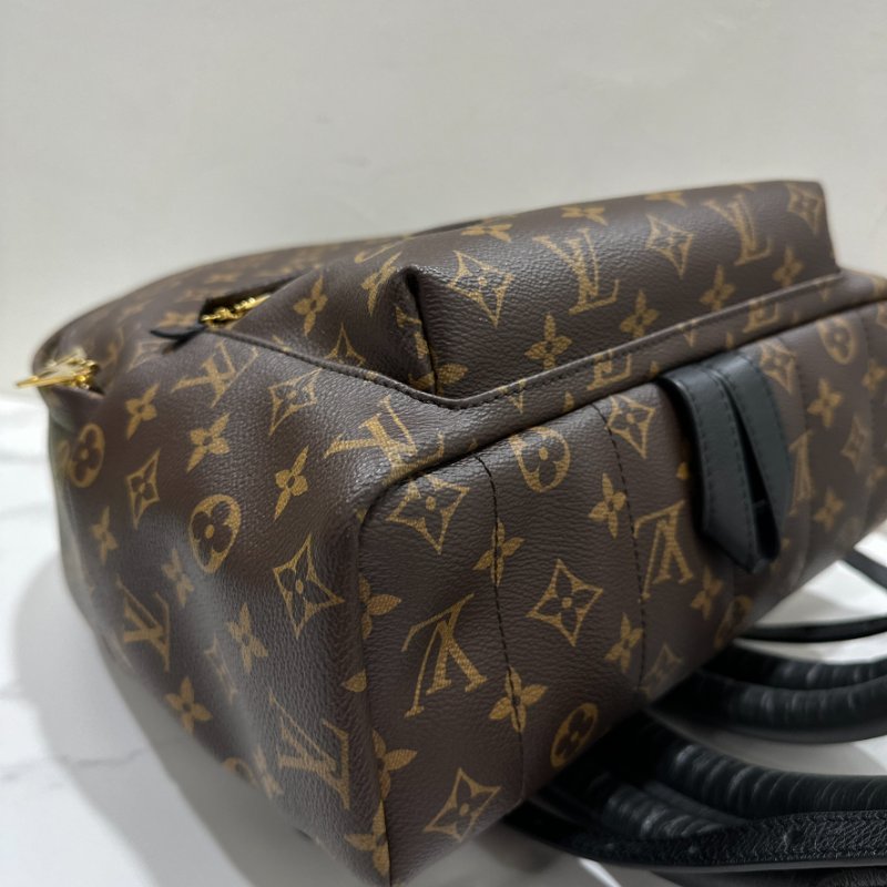 LV 經典咖色老花金扣MM後背包-4