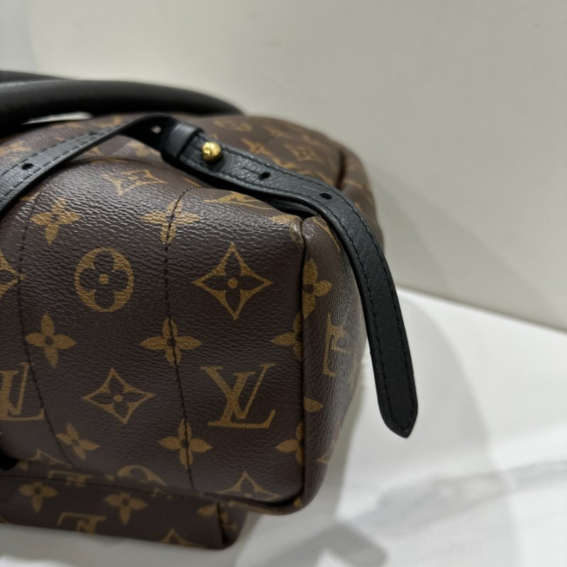 LV 經典咖色老花金扣MM後背包-7