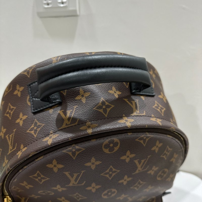 LV 經典咖色老花金扣MM後背包-9