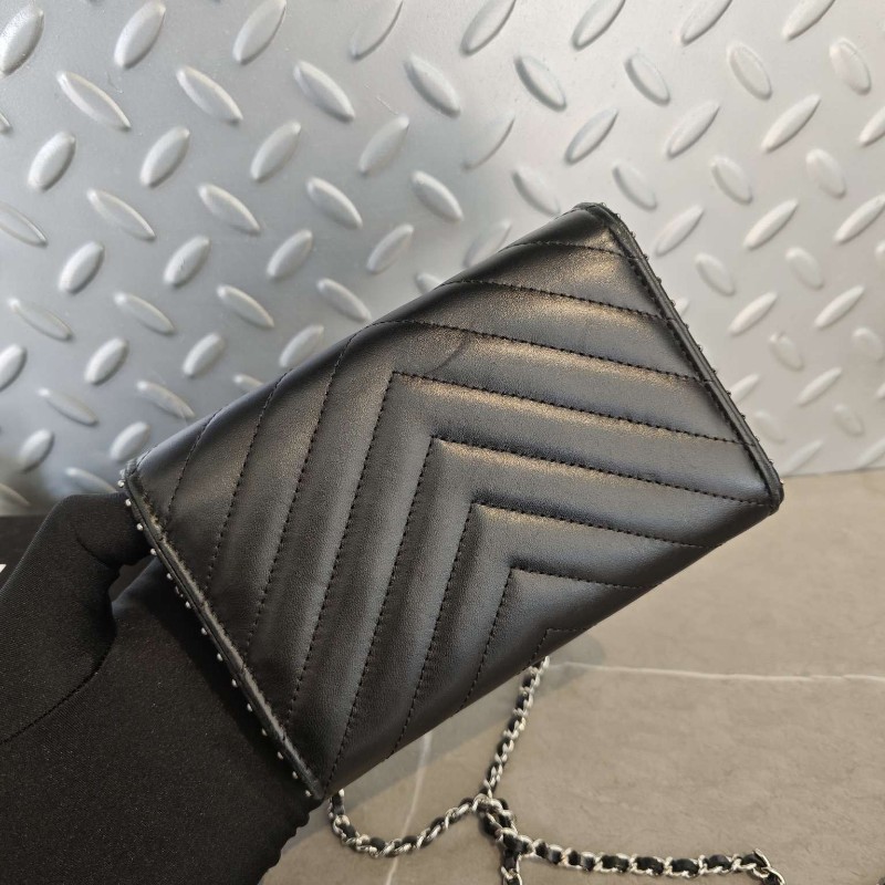 CHANEL香奈兒黑銀V紋mini woc鉚釘鏈條包 斜背包-1