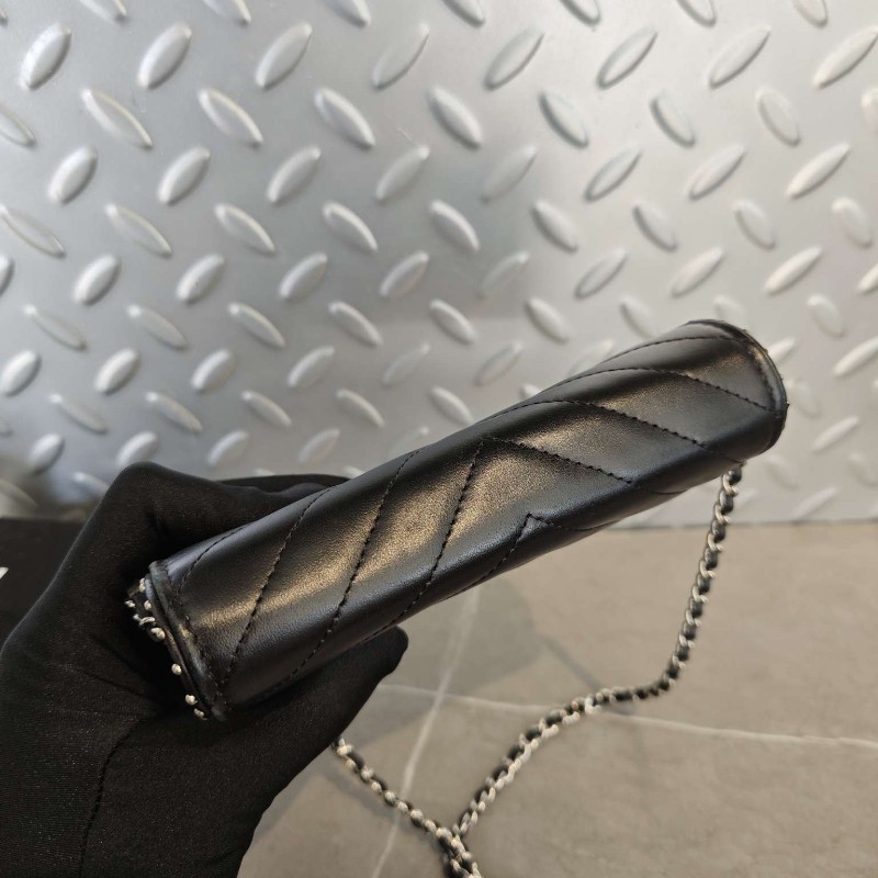 CHANEL香奈兒黑銀V紋mini woc鉚釘鏈條包 斜背包-2