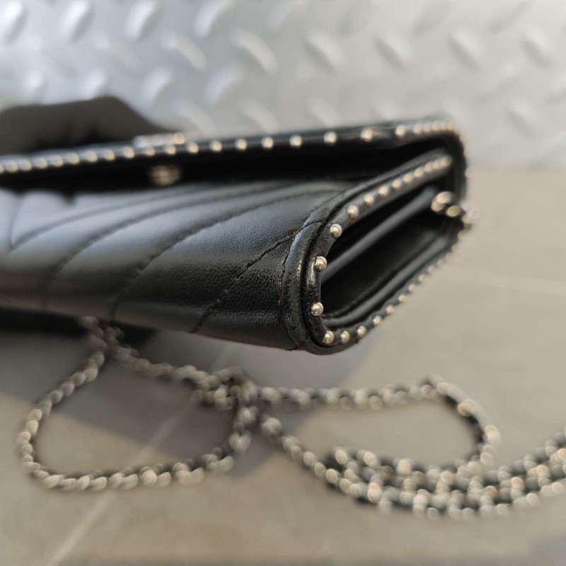 CHANEL香奈兒黑銀V紋mini woc鉚釘鏈條包 斜背包-10