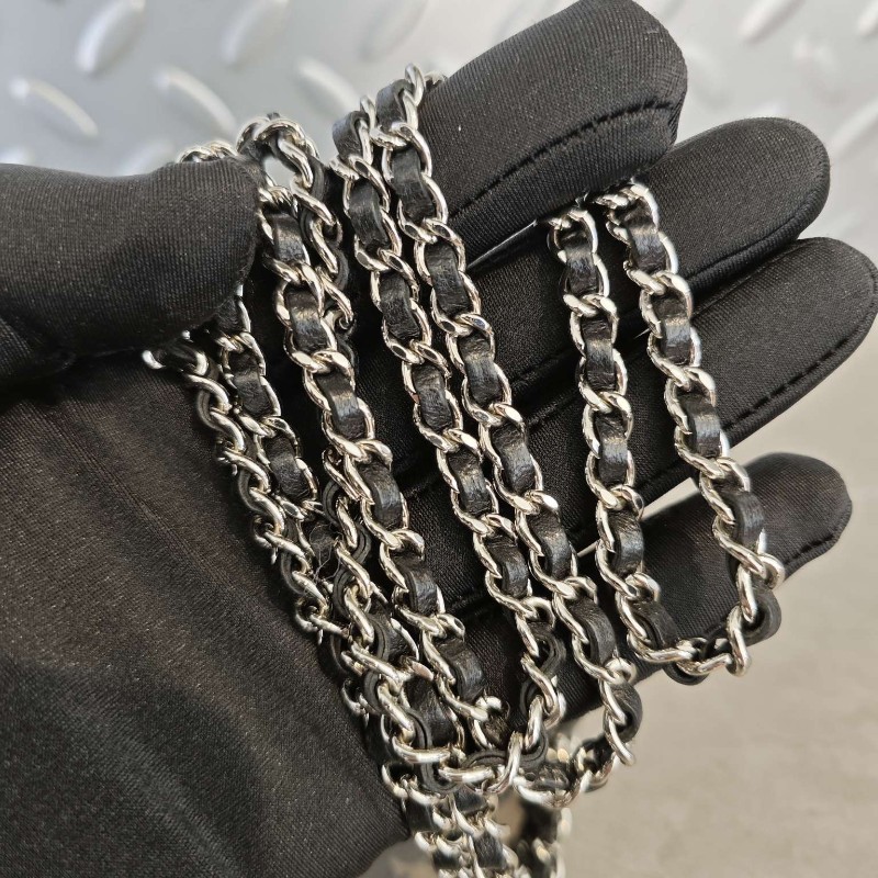 CHANEL香奈兒黑銀V紋mini woc鉚釘鏈條包 斜背包-13