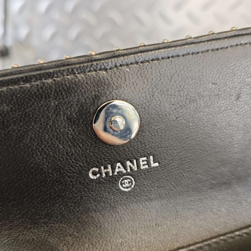 CHANEL香奈兒黑銀V紋mini woc鉚釘鏈條包 斜背包-15