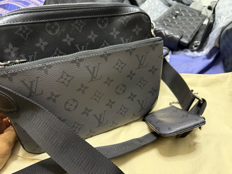 Louis Vuitton Alpha Wearable Wallet(Monogram Eclipse款式)-0
