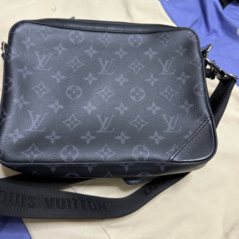 Louis Vuitton Alpha Wearable Wallet(Monogram Eclipse款式)-1