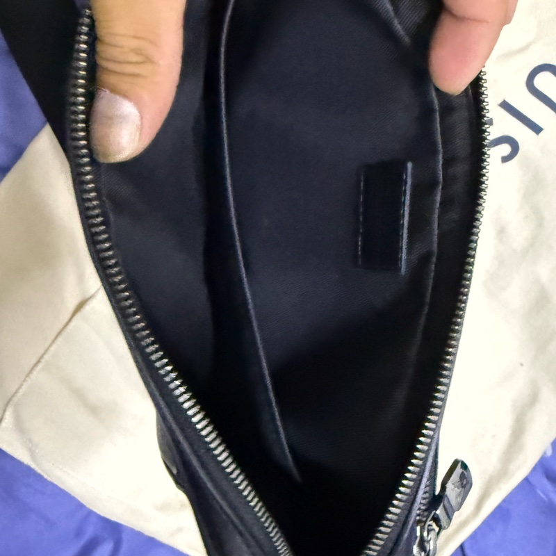 Louis Vuitton Alpha Wearable Wallet(Monogram Eclipse款式)-4