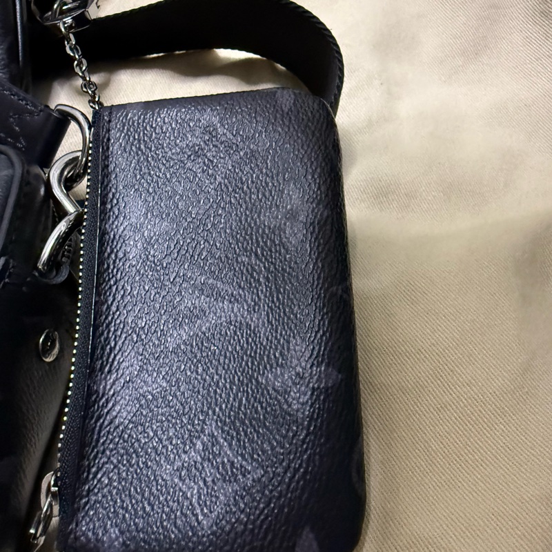 Louis Vuitton Alpha Wearable Wallet(Monogram Eclipse款式)-9