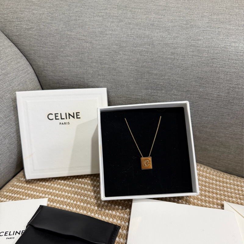 Celine 字母項鍊-1