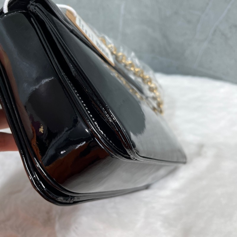 CELINE 金屬字母C扣鏈條 黑色漆皮 斜背肩背包 中號-9