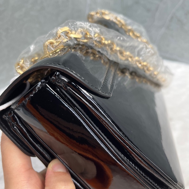 CELINE 金屬字母C扣鏈條 黑色漆皮 斜背肩背包 中號-12