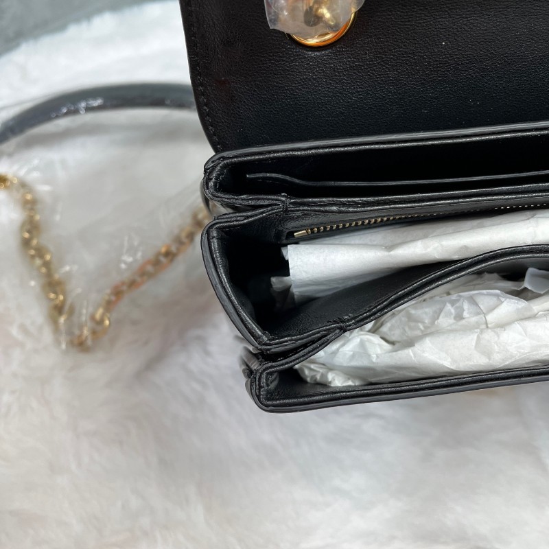 CELINE 金屬字母C扣鏈條 黑色漆皮 斜背肩背包 中號-17