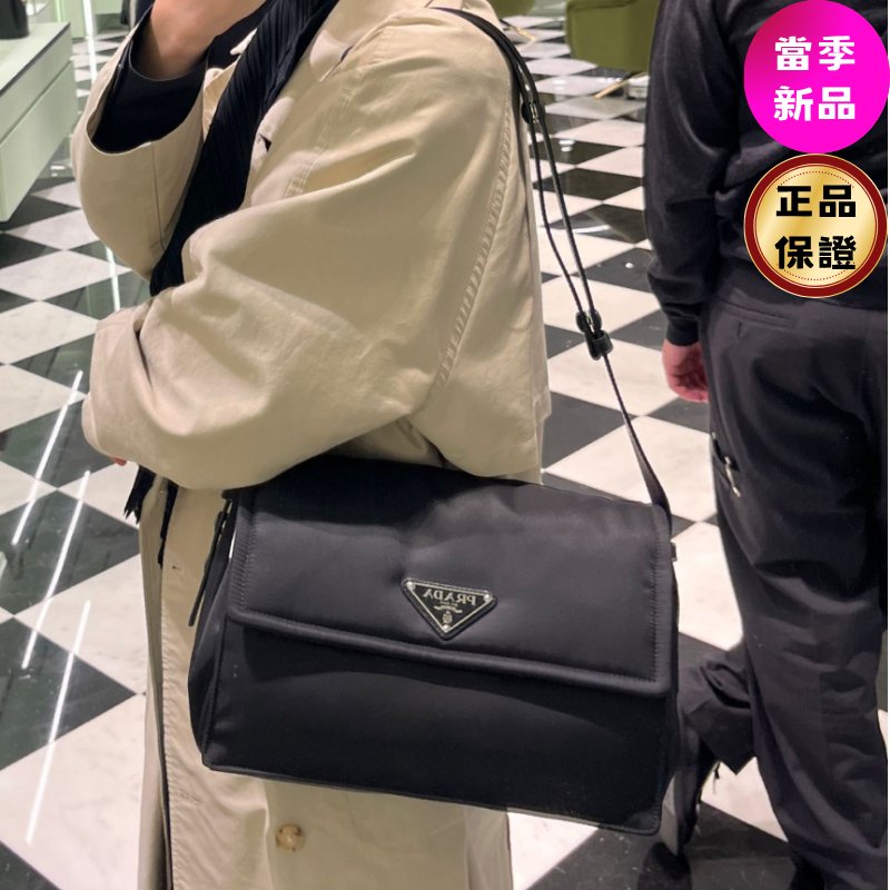 🎉新品好折扣✨Prada 1BD255 Traveller 中款夾棉 Re-Nylon 郵差包 黑色-0