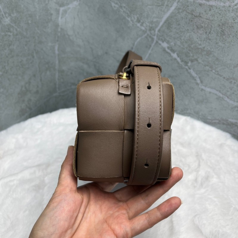 Bottega Veneta Cassette 棕色羊皮 10格 肩背包 手提包-3