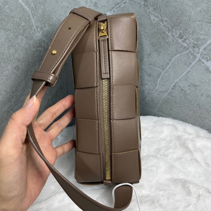 Bottega Veneta Cassette 棕色羊皮 10格 肩背包 手提包-4