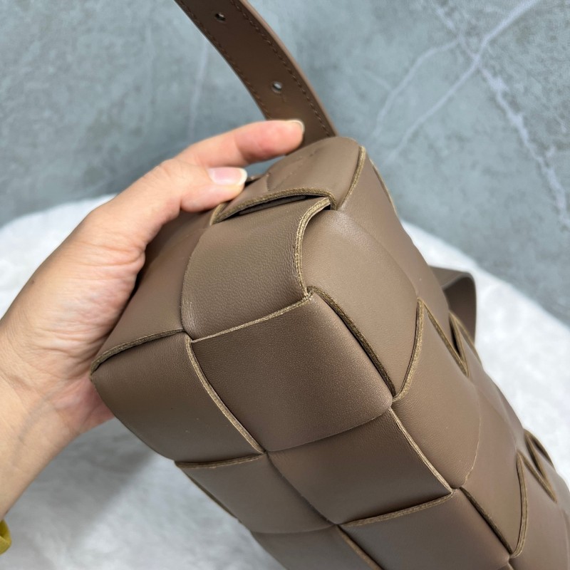 Bottega Veneta Cassette 棕色羊皮 10格 肩背包 手提包-9