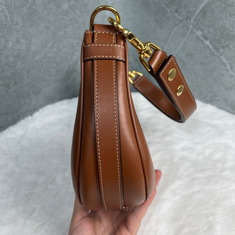 Celine Ava棕色字母logo 肩背包-4