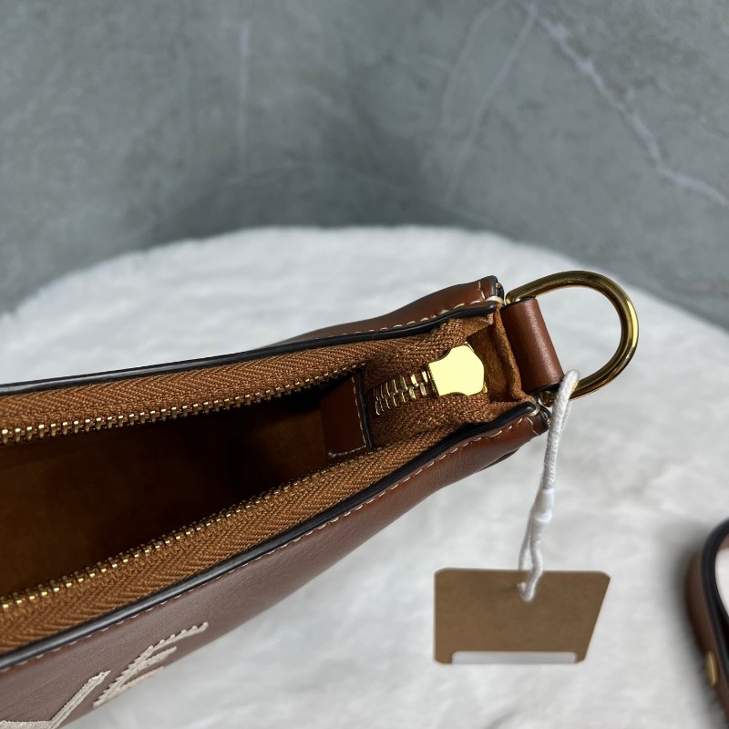 Celine Ava棕色字母logo 肩背包-17