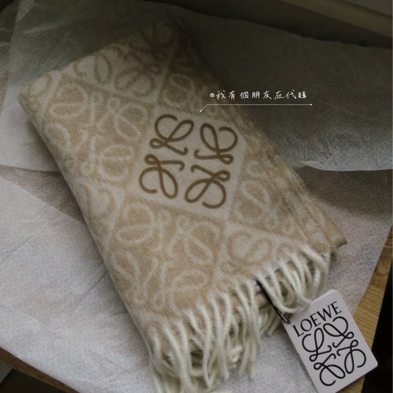 《我有個朋友在代購》Loewe新款圍巾—奶茶色-0