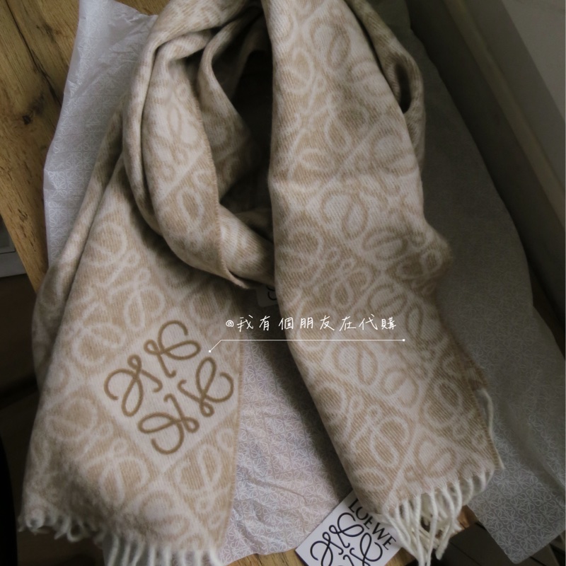 《我有個朋友在代購》Loewe新款圍巾—奶茶色-2