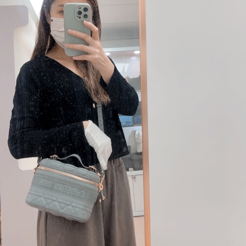 Dior travel vanity 灰色化妝包/斜挎包-17