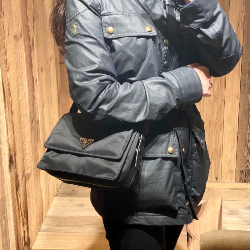 🎉新品好折扣✨Prada 1BD313 Traveller 小款夾棉 Re-Nylon 郵差包 黑色-2